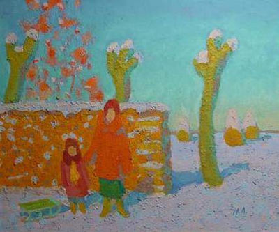 Maman et enfant avec luge dans la neige