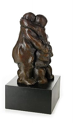 Omfamning by Rafael Mayo - Auction record, sale price, and art valuation. Compare with similar artists and explore comparable artworks.
