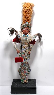 Full-Figure Queen