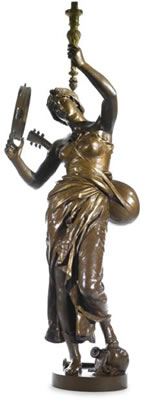 FEMME TORCHÈRE
