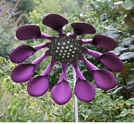 Cape Daisy by Julie Grose - Auction record, sale price, and art valuation. Compare with similar artists and explore comparable artworks.