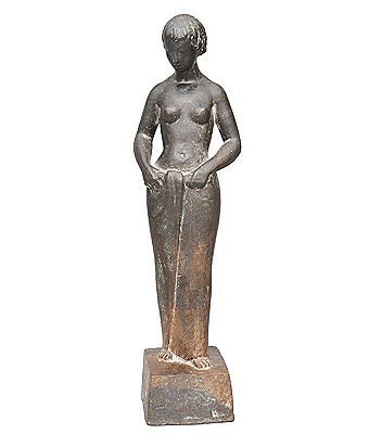 A bronze figure 'Sich bindende'