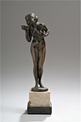 "Jeune fille nue à la coupe".
