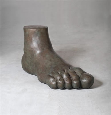 Pied géant by Gaetano Pesce - Auction record, sale price, and art valuation. Compare with similar artists and explore comparable artworks.