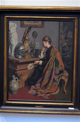 Dame bij de antiquair