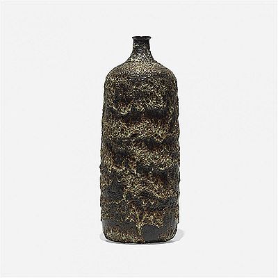 Important monumental vase by Gertrud & Otto Natzler - Auction record, sale price, and art valuation. Compare with similar artists and explore comparable artworks.