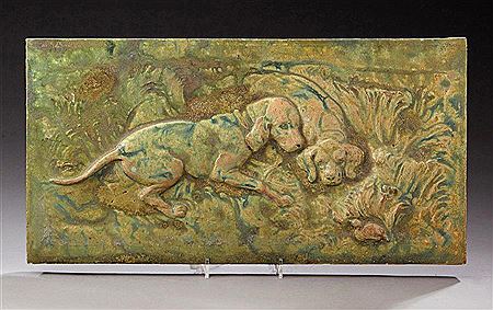 Plaque rectangulaire en grès émaillé vert nuancé à décor de deux chiens et d'un canard.