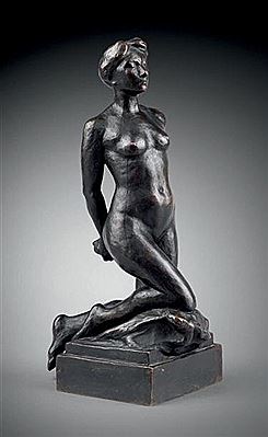 Femme agenouillée