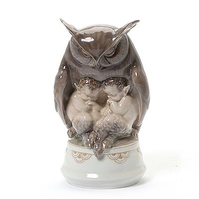 Owl with two fauns.