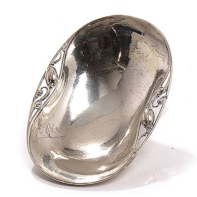 "Magnolie" by Georg Arthur Jensen - Auction record, sale price, and art valuation. Compare with similar artists and explore comparable artworks.