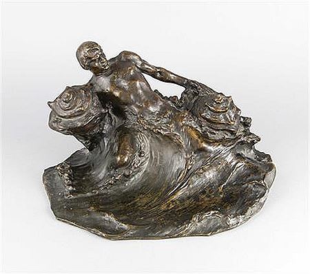 Figürliches Schreibzeug, patinierte Bronze eines aus demWasser aufsteigenden Mannes mit zwei mächtigen Muscheln in seinen Armen