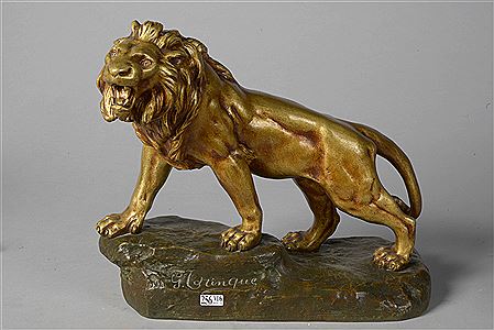 "Lion rugissant sur un rocher"