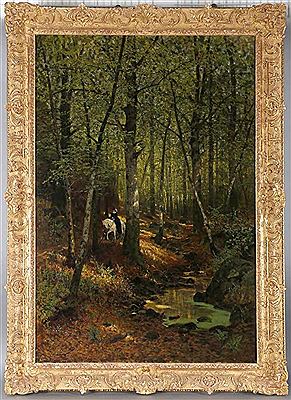 Einsamer Wald mit vornehmer Reiterin und Hund