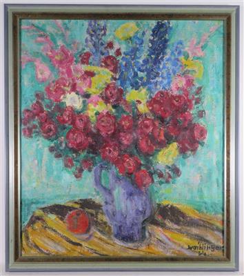 Blumen vor grünem Grund
