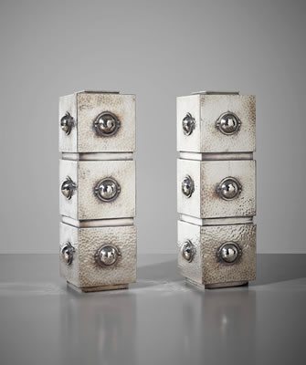 Important pair of vases