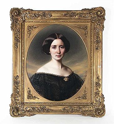 Portrait of a lady with brooch