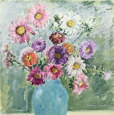 "Blumenbouquet", Sommerblumen in einer Vase zu einem Strauß arrangiert, vor neutralem Hintergrund