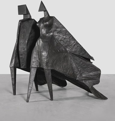 PAIR OF WALKING FIGURES - JUBILEE 1977 (2)