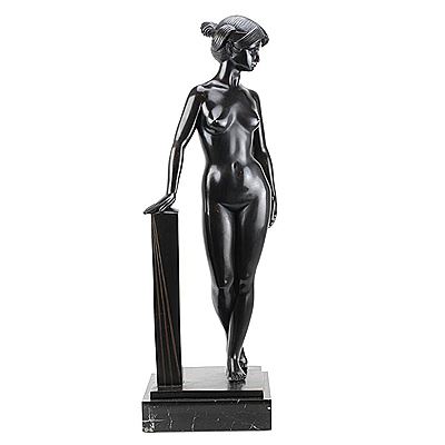 Una joven by Ricard Sala Olivella - Auction record, sale price, and art valuation. Compare with similar artists and explore comparable artworks.
